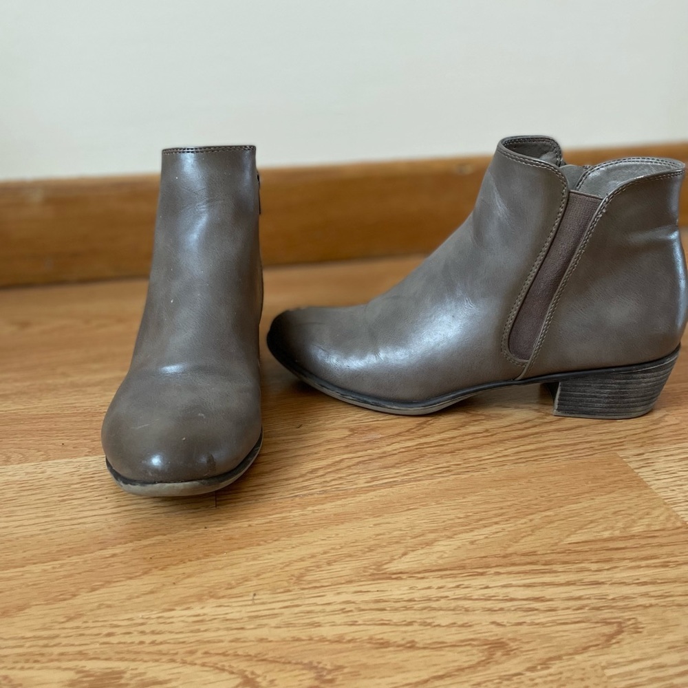 XAPPEAL Grey Booties Size 8M